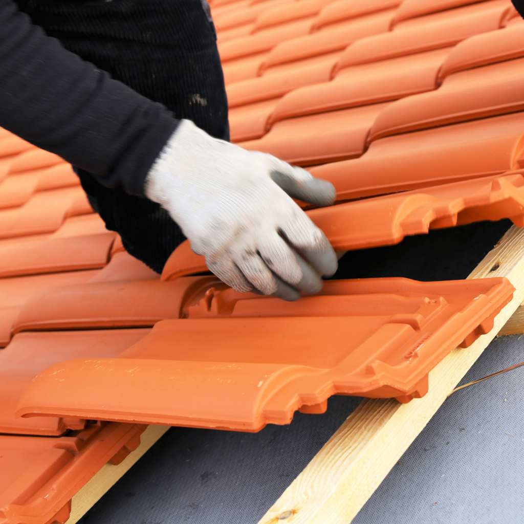 Couverture neuve ventilée en tuiles sur une construction à Néoules dans le Var